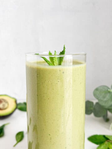 Side view of the blended smoothie in a glass.